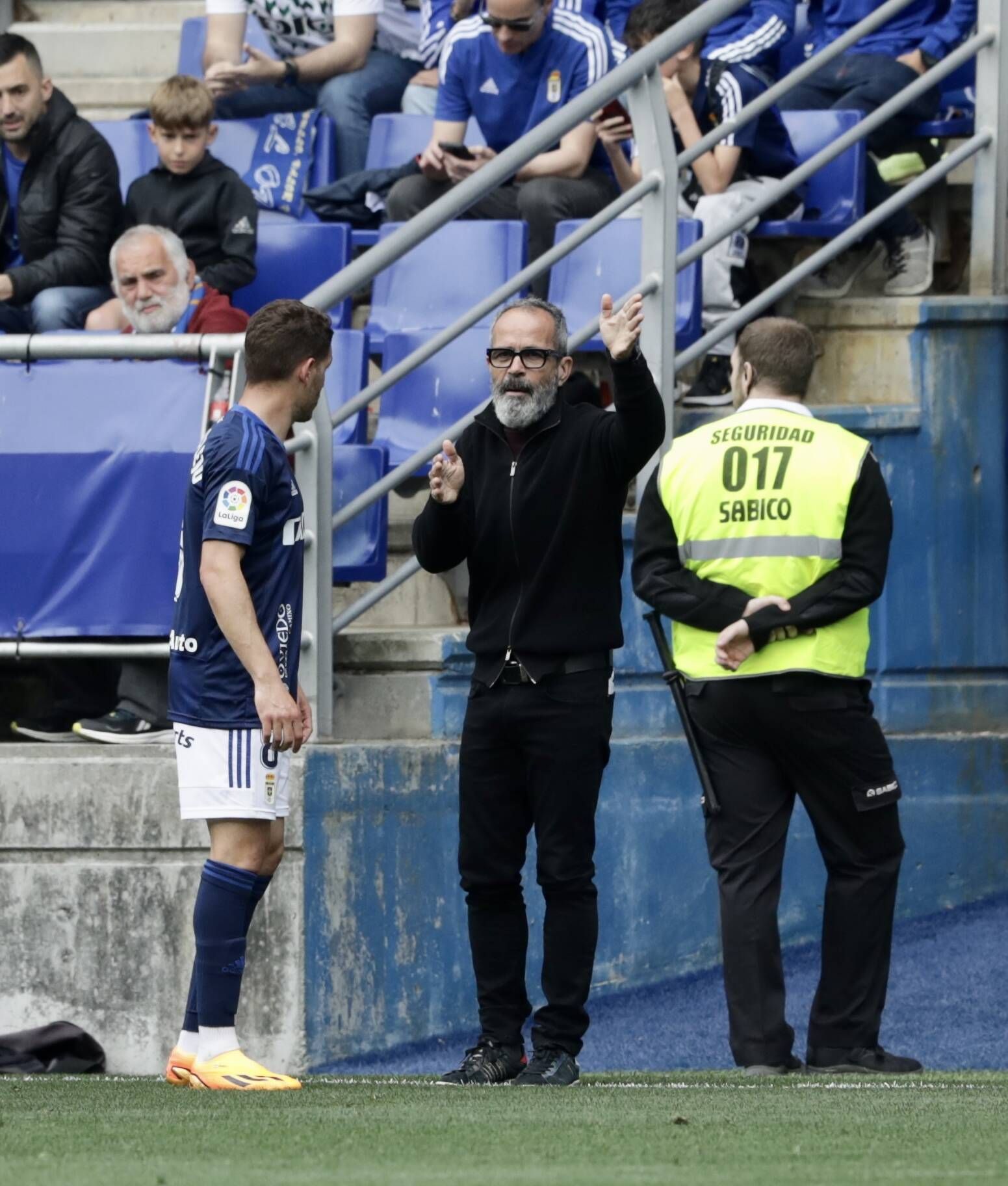 EN IMÁGENES: La remontada del Oviedo frente a la Ponferradina y el gran ambiente en el Tartiere