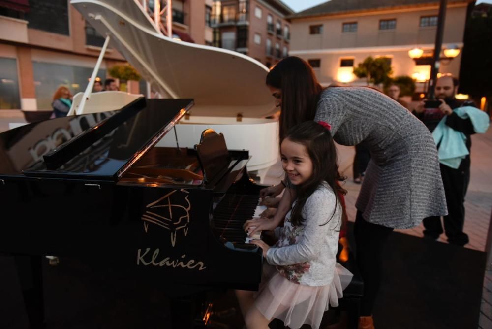 'Pianos en la calle' Paseo Escultor González Moreno