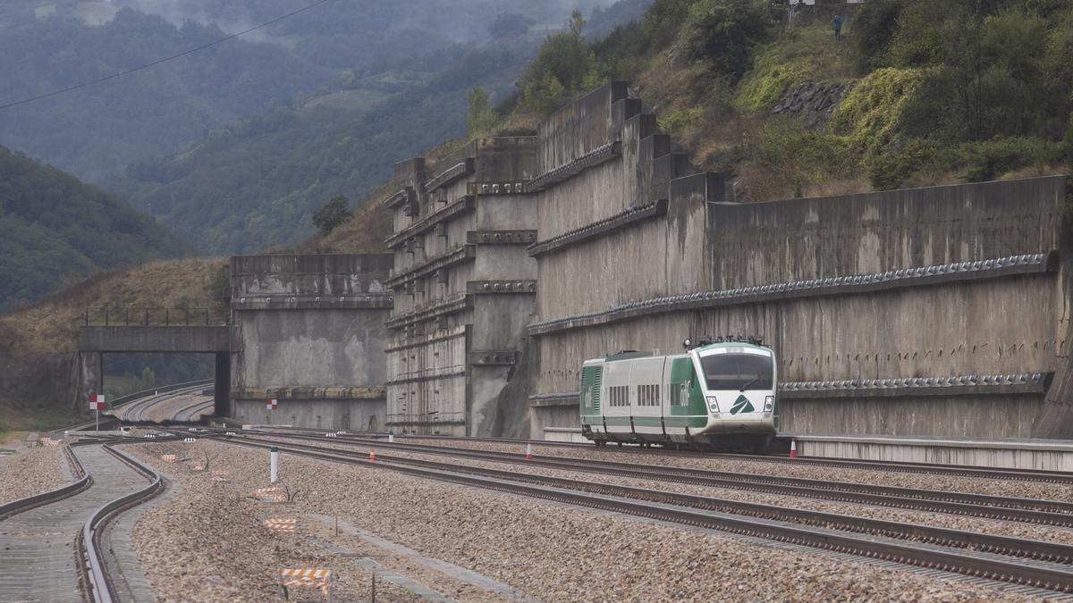 Día histórico para Asturias: Adif inicia las pruebas en los túneles de la variante de Pajares