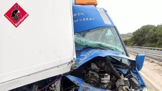 Un accidente provoca más de 4 kilómetros de retenciones en la AP-7 en La Vila mientras siguen los cortes por inundaciones