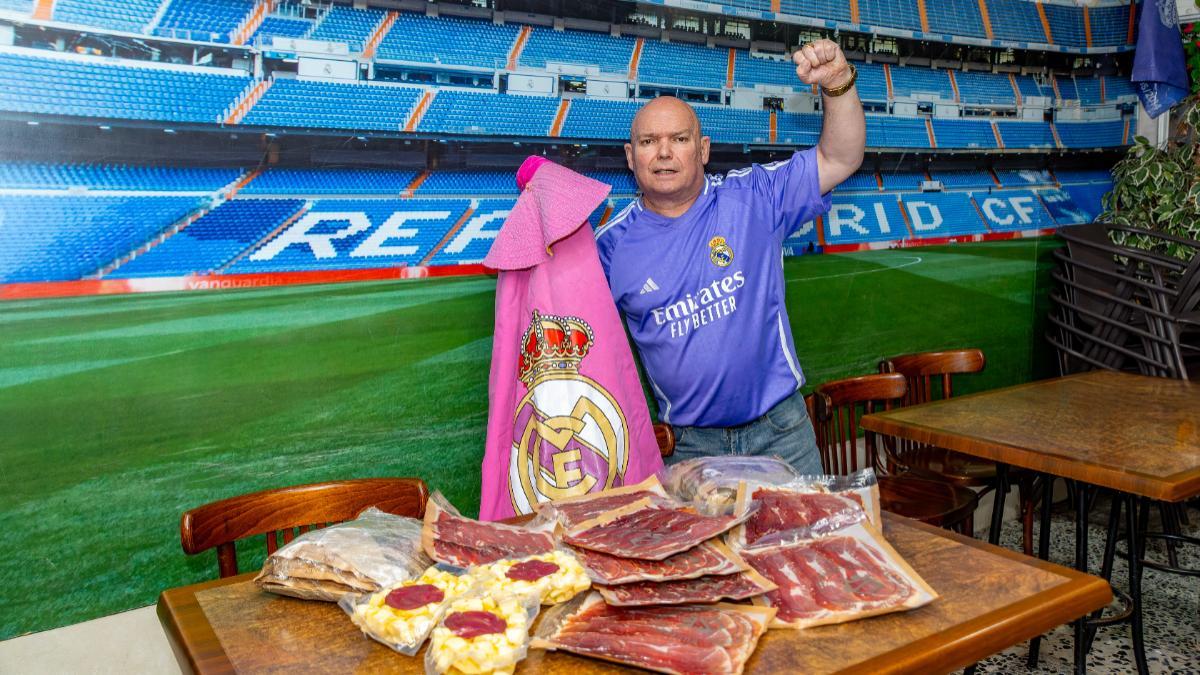Antonio José Castaño, 'Toñín el torero', viajará a Sevilla con su capote de la suerte en forma de amuleto.
