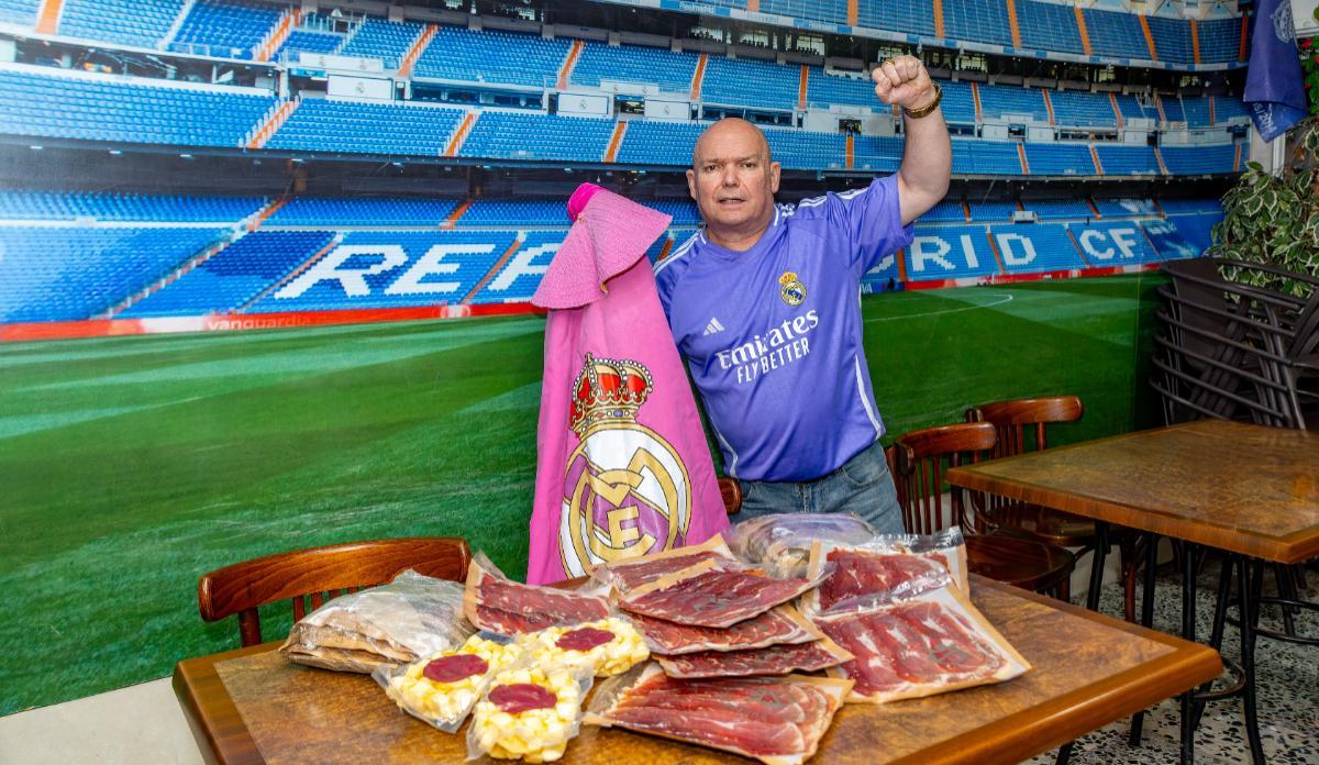 Antonio José Castaño, 'Toñín el torero', viajará a Sevilla con su capote de la suerte en forma de amuleto.