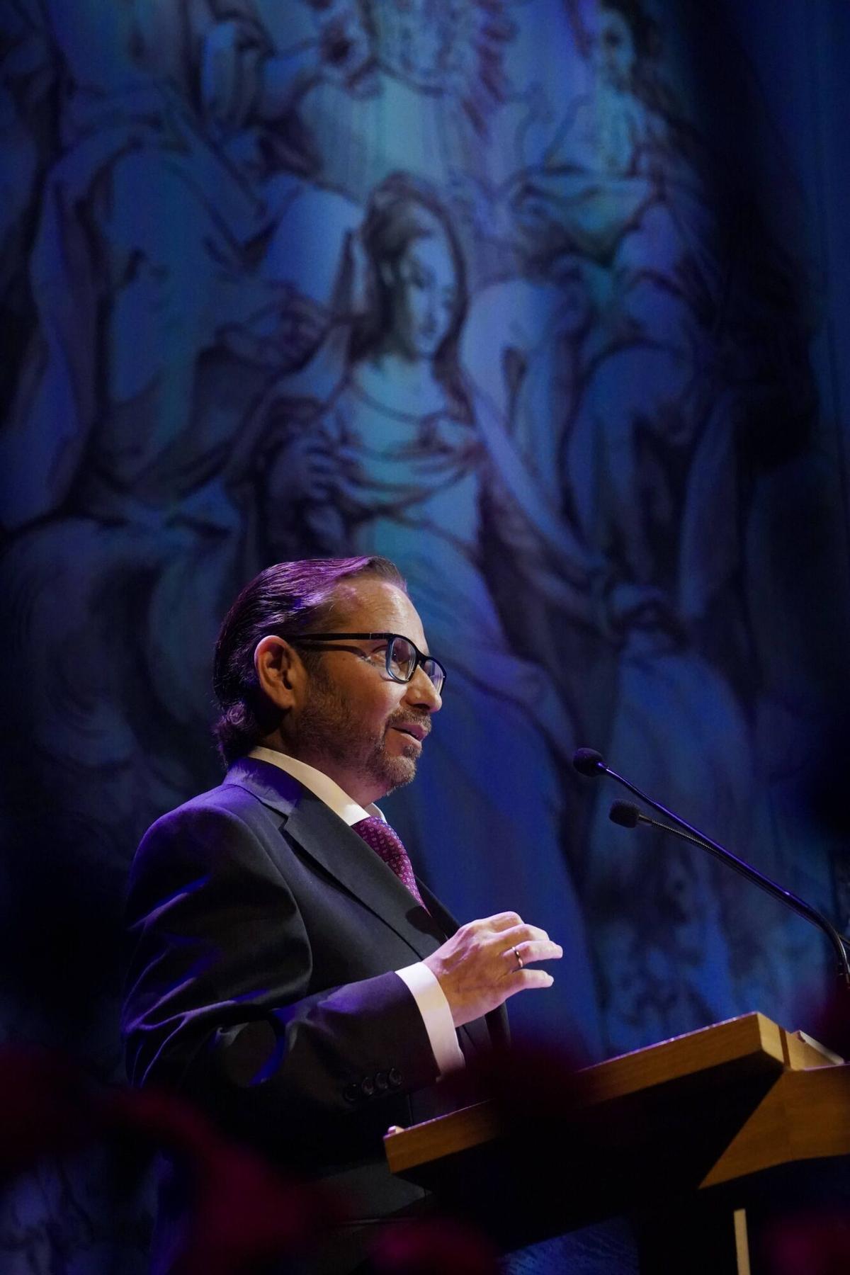 El pregonero de la Semana Santa de Málaga 2026, Ignacio Castillo en el Teatro Cervantes.