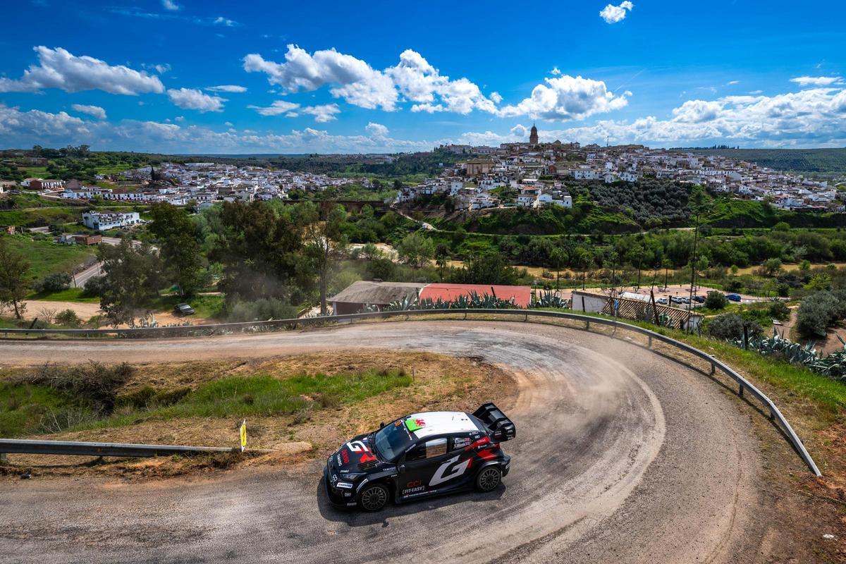 Elfryn Evans, a su paso por Montoro preparando el Rally Sierra Morena.