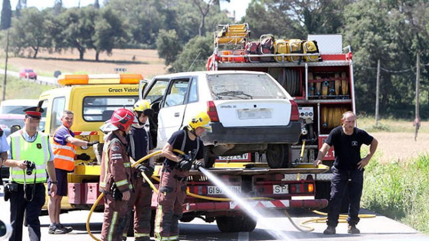 Els ocupants dels vehicles van quedar atrapats i dos van ser traslladats a l&#039;hospital de Santa Caterina.