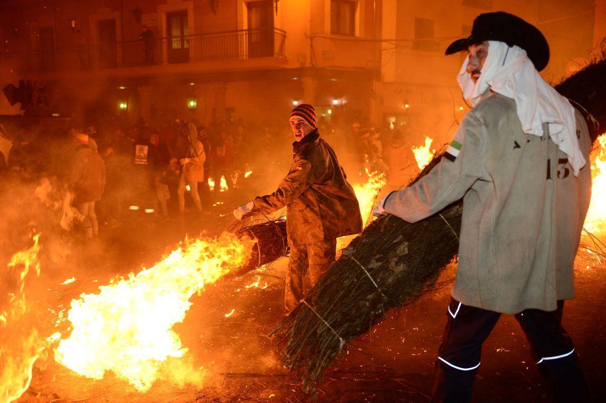 La provincia de Cáceres celebra el 'Día de la Pura' bajo el fuego