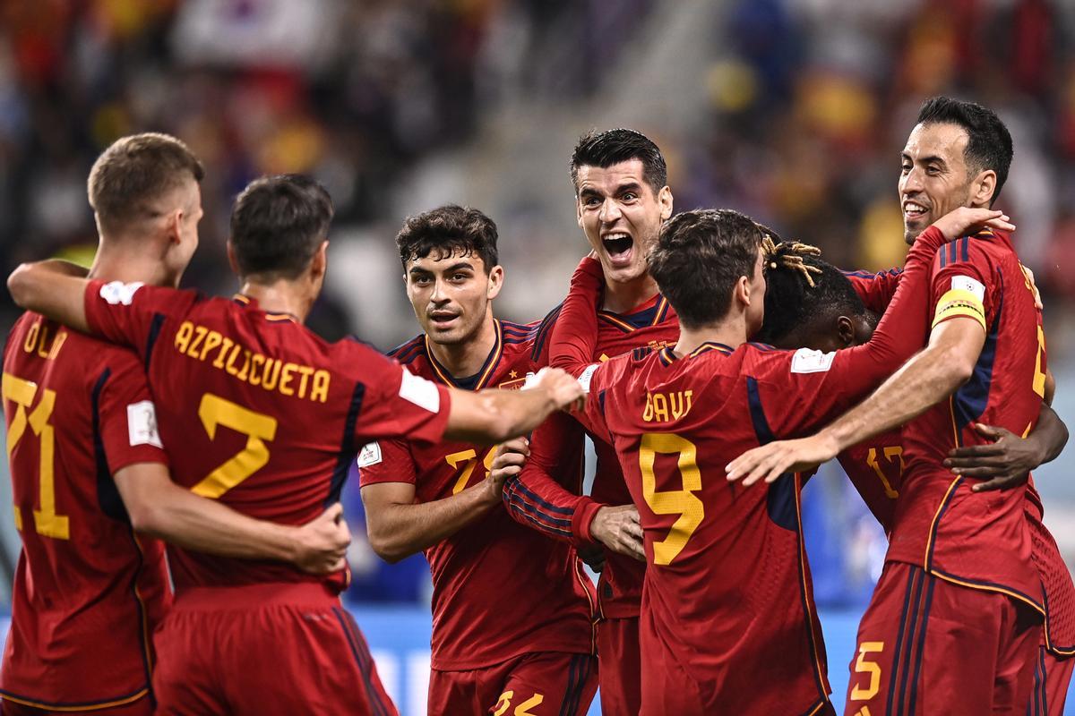 La selección española celebra el gol de Álvaro Morata ante Japón en la fase de grupos del Mundial de Catar.