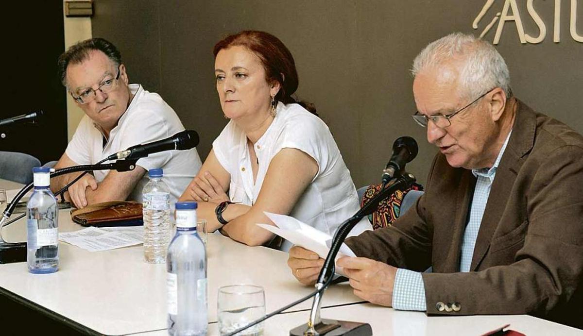 Por la derecha, Melchor Fernández Díaz, Ana Paz Paredes y Eduardo García.