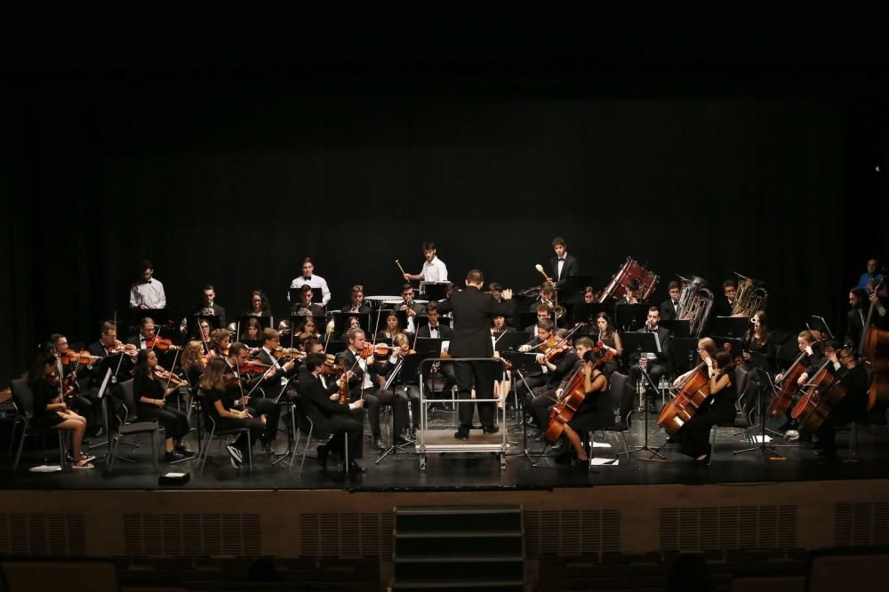 La gran afluencia de público obliga a la Joven Orquesta de Torrevieja a doblar su concierto en el Centro Cultural Virgen del Carmen