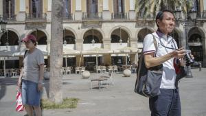 Turistas asiáticos en la plaza Reial, este verano.