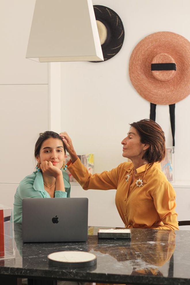 Valentina y Margarita en las oficinas de Es Fascinante