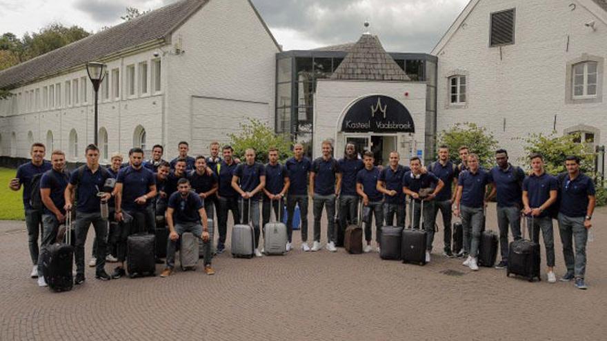 Salida de la expedición blanquiazul de su hotel de concentración en Vaals.