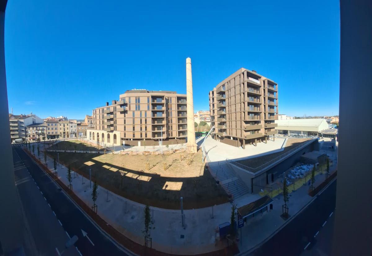 La mateixa perspectiva amb la promoció de pisos i la urbanització de l'entorn acabades