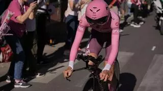 Pogacar destruye el Giro en la contrarreloj