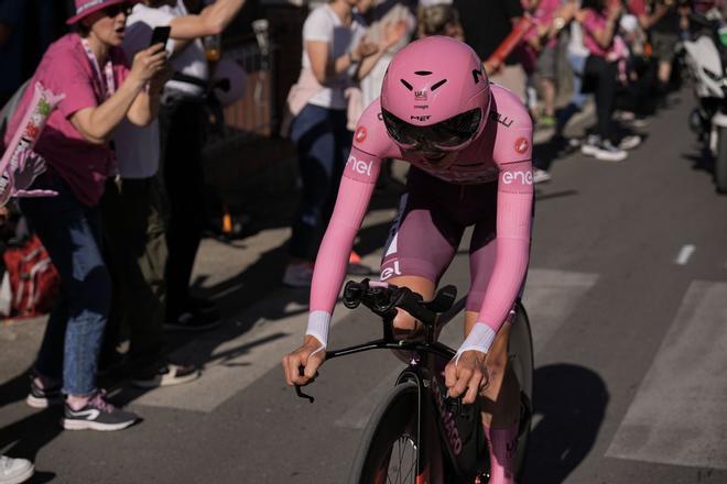 Tadej Pogacar, durante la primera contrarreloj del Giro.