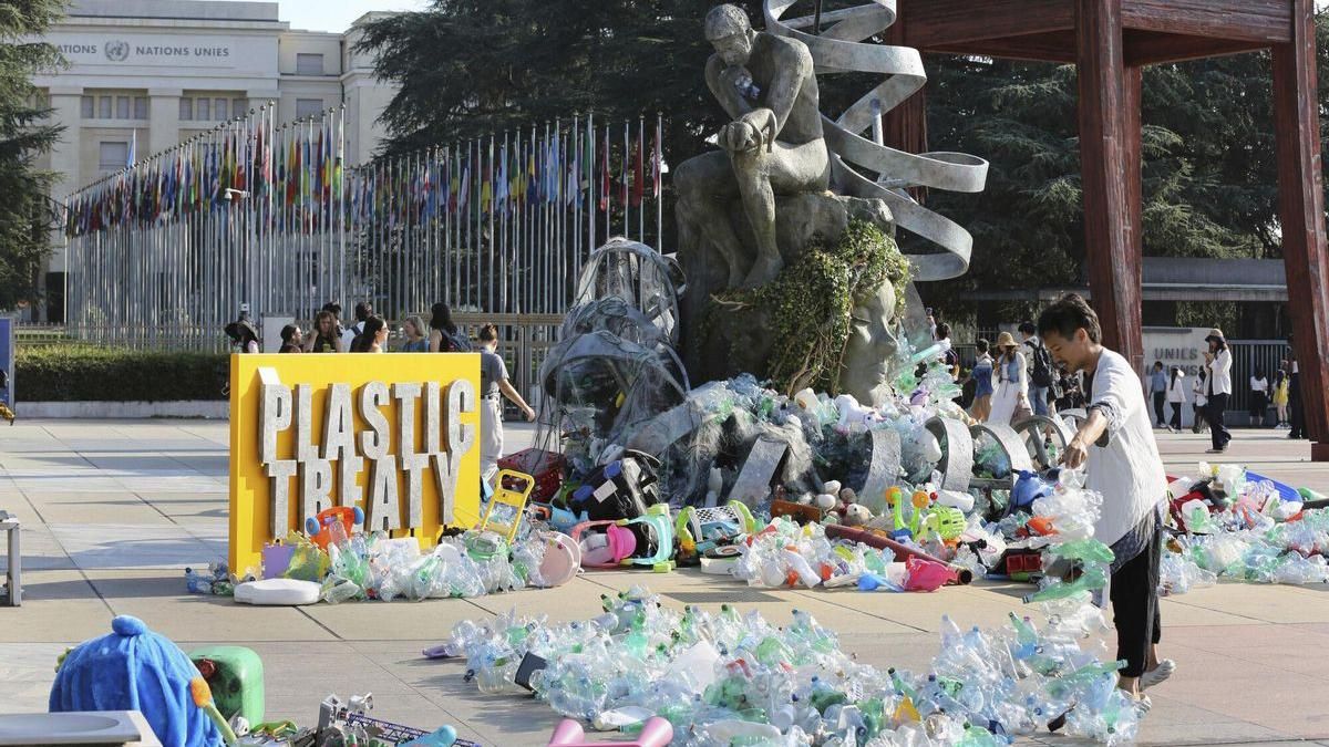 Ginebra no aconsegueix tancar el tractat global per reduir el plàstic