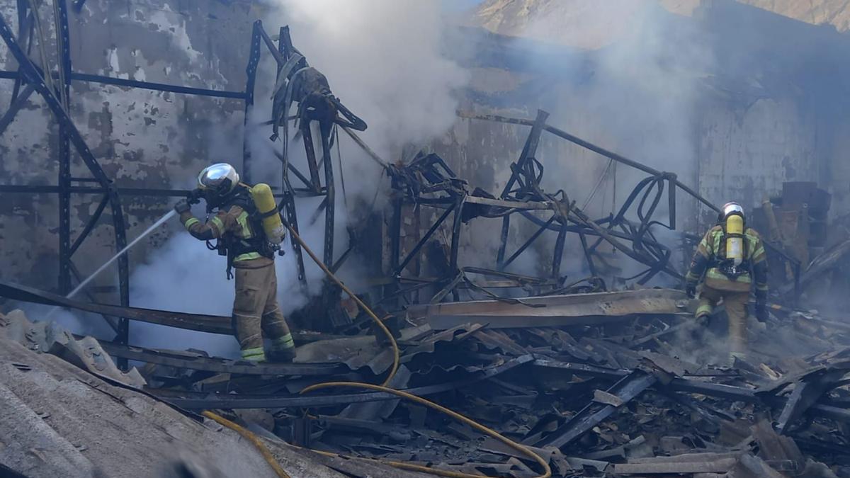 Este es el estado de la fábrica de Illueca tras el incendio.