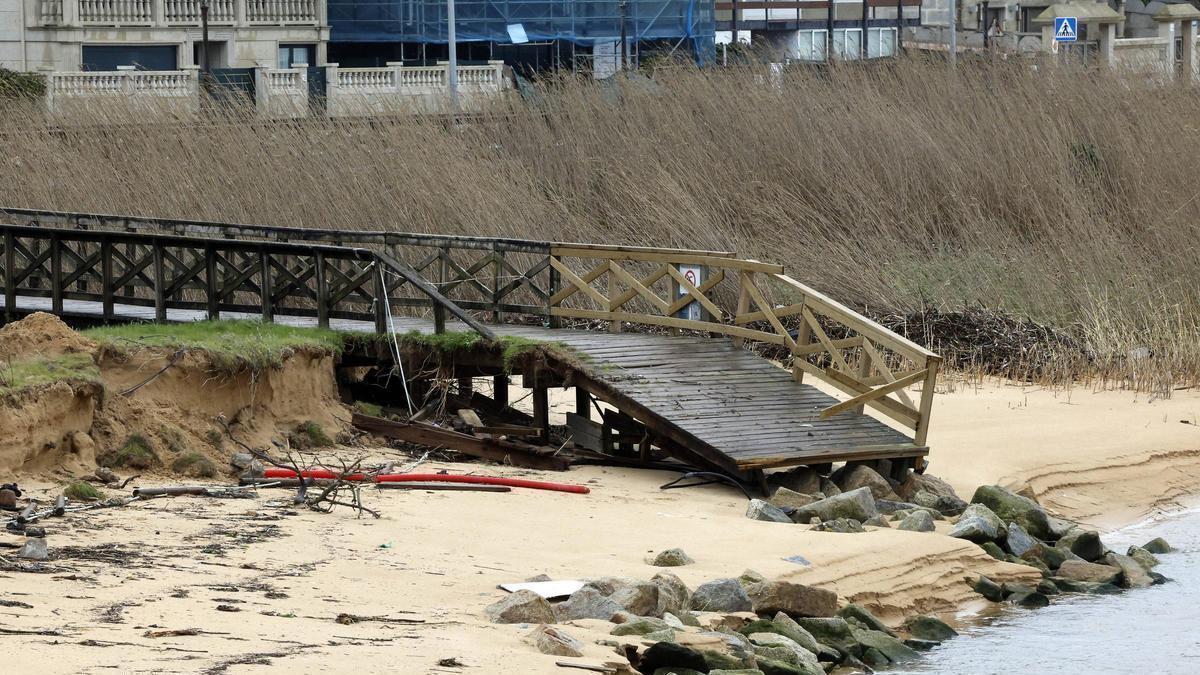 El temporal arrasa las dunas de Praia América y el paseo de Paxón