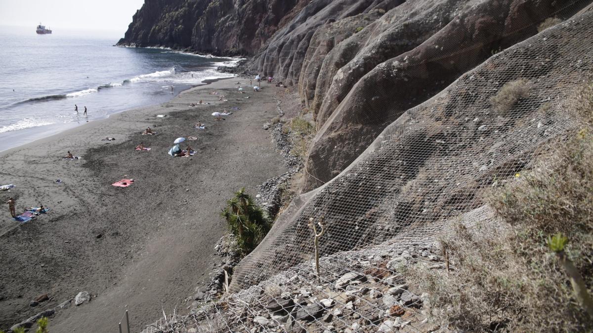 Zonas con riesgo de desprendimiento en Tenerife, playa de Las Gaviotas (Santa Cruz de Tenerife)