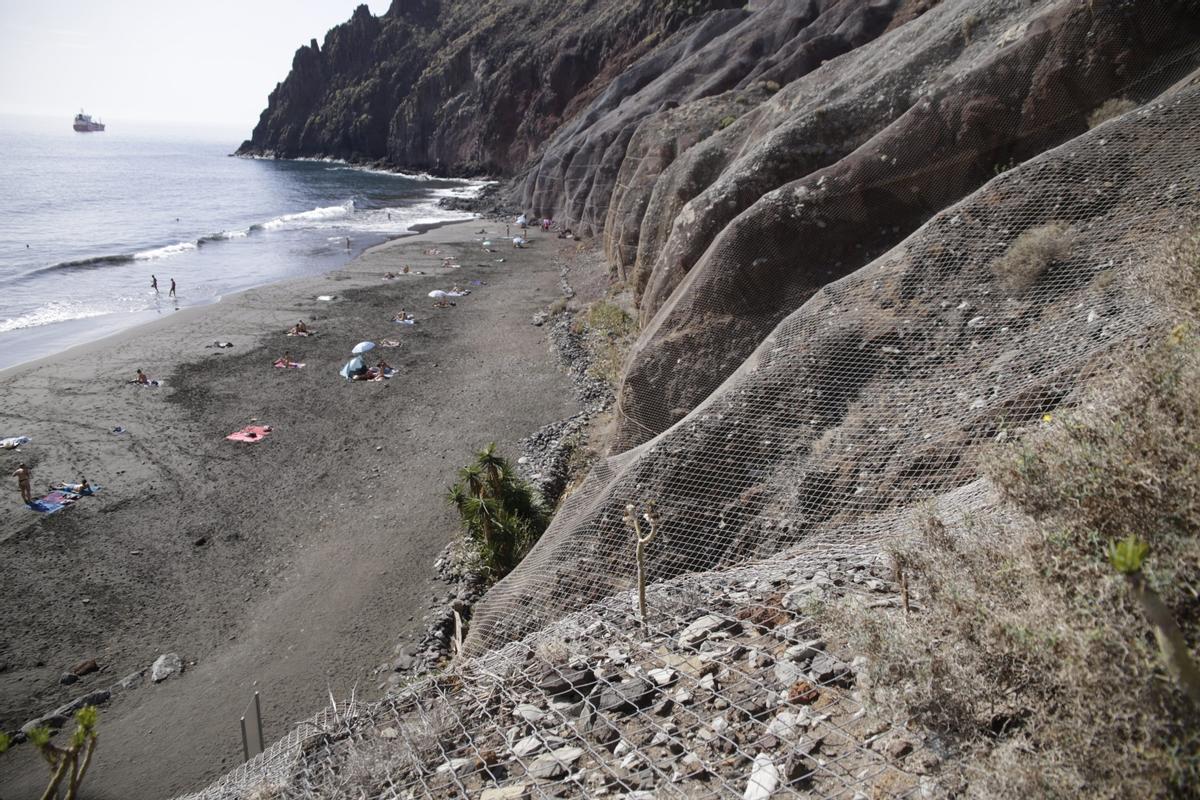 Zonas con riesgo de desprendimiento en Tenerife, playa de Las Gaviotas (Santa Cruz de Tenerife)