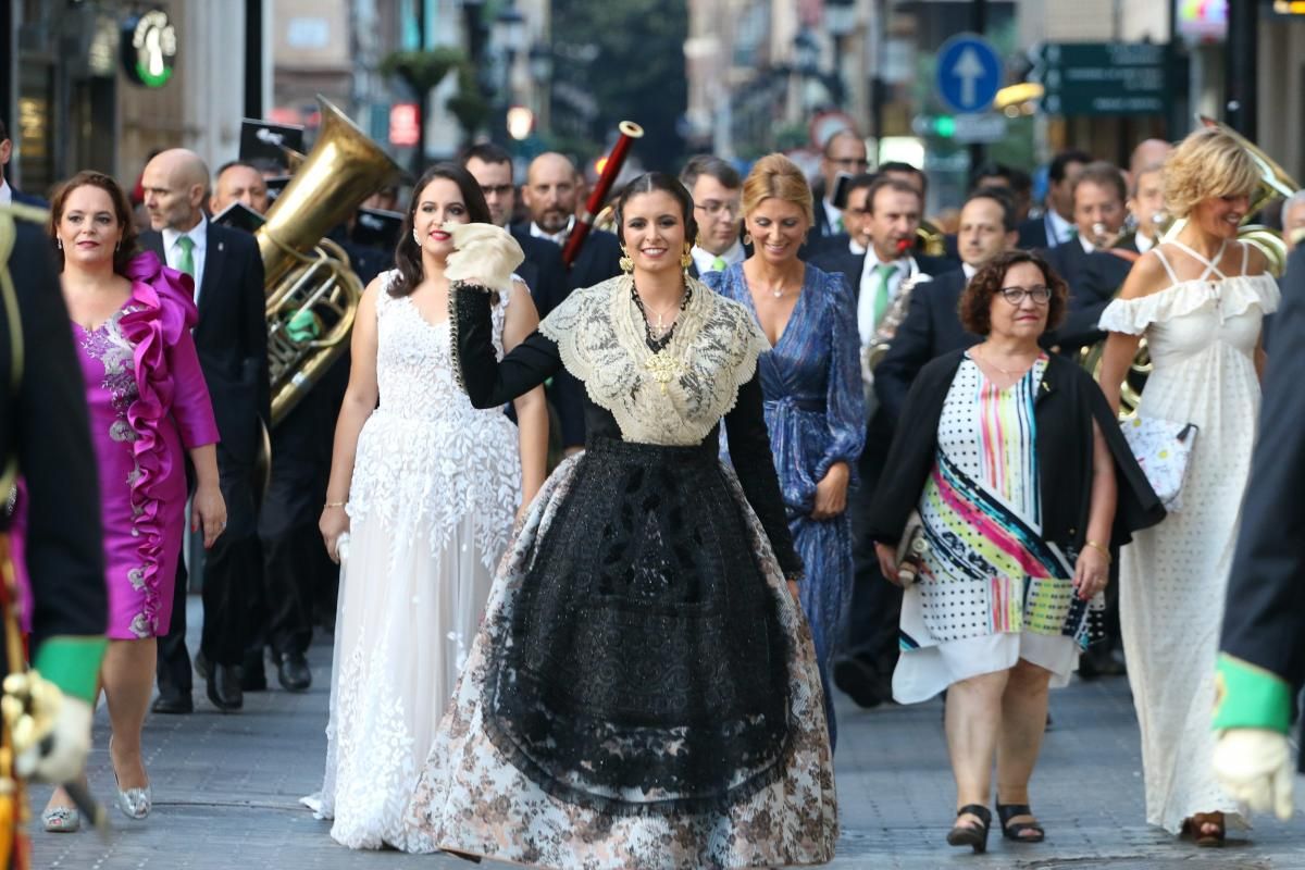Imposición de bandas a la reina de las fiestas Natalia Palacio