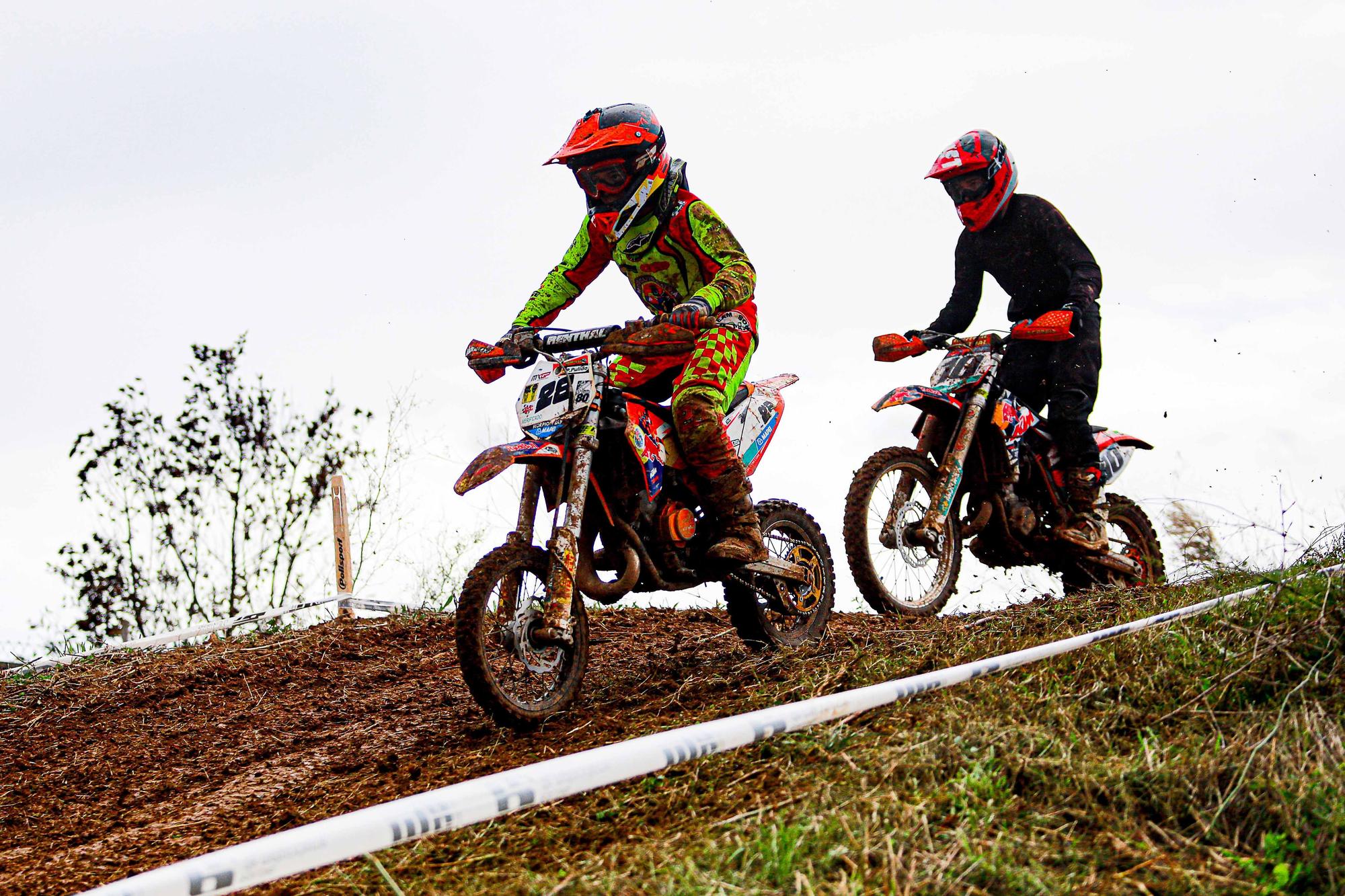 Motocross en Ibiza: el arte de pilotar sobre el barrizal