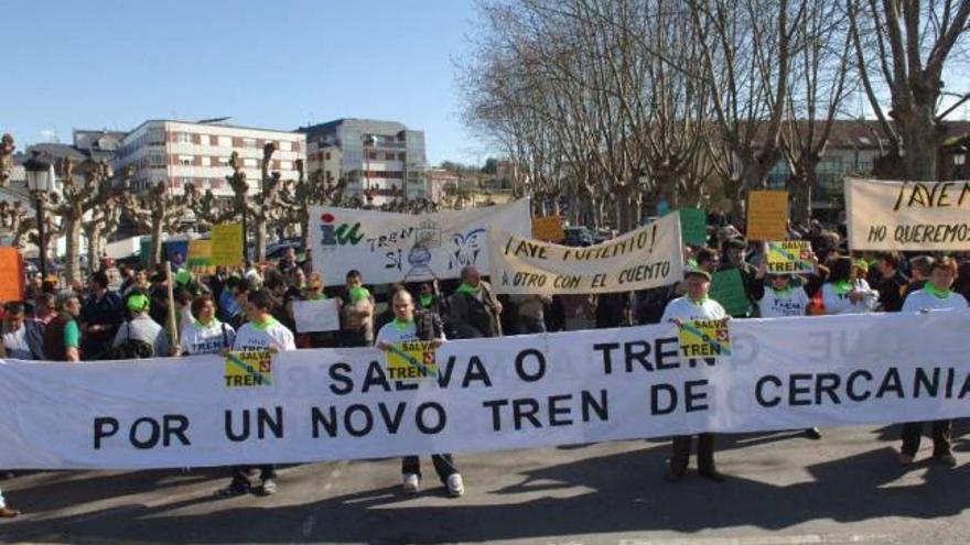 Protesta de los afectados por el trazado de la alta velocidad en Cambre en 2008. / carlos pardellas