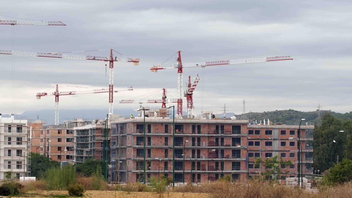 Construcción de nuevas viviendas en la zona de Teatinos, en Málaga.