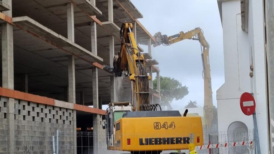 Gelände des ehemaligen Hotel Tucan auf Mallorca: Die ewige Bauruine in Cala Ratjada wird dem Erdboden gleichgemacht