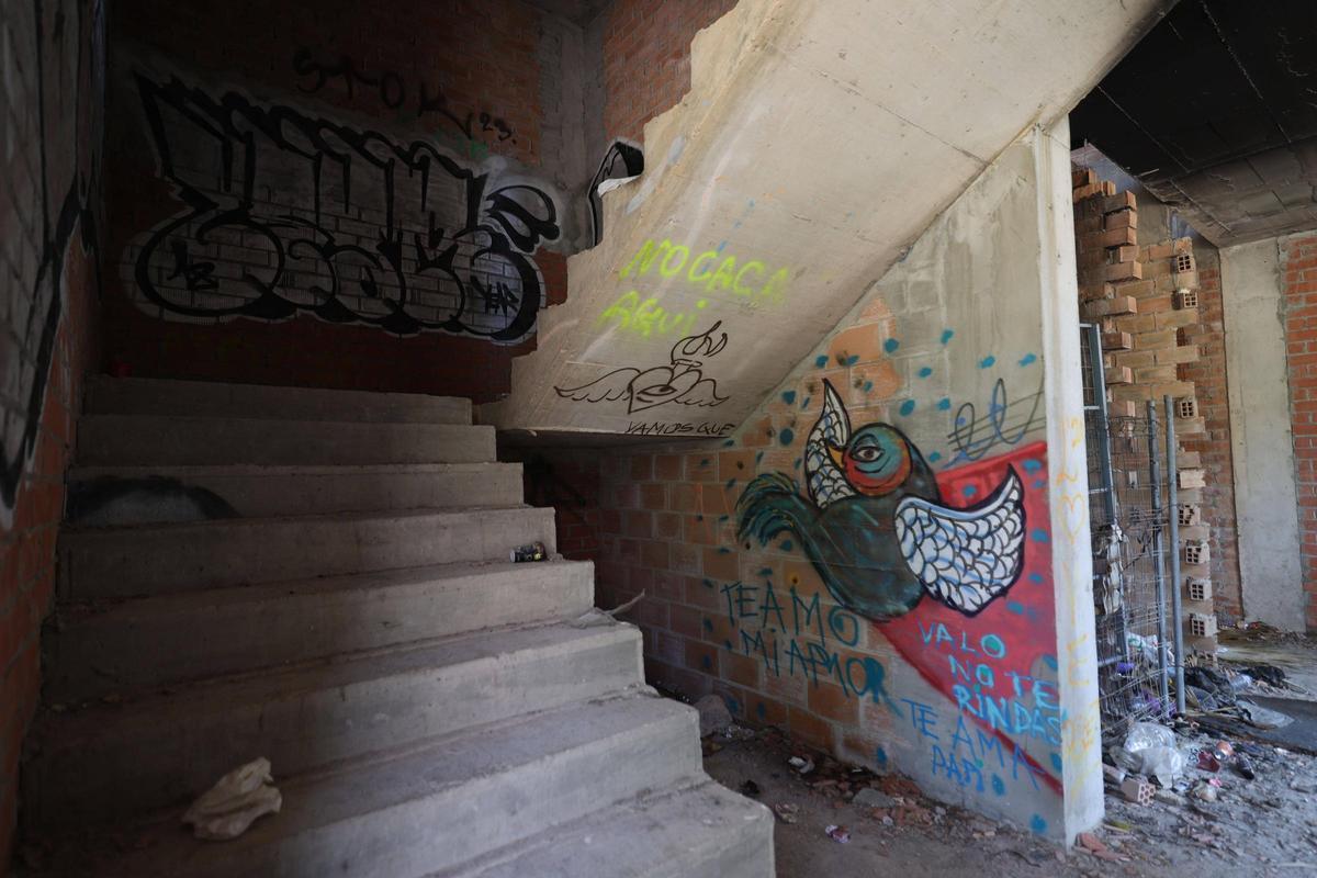 Escaleras dentro de la infraestructura.