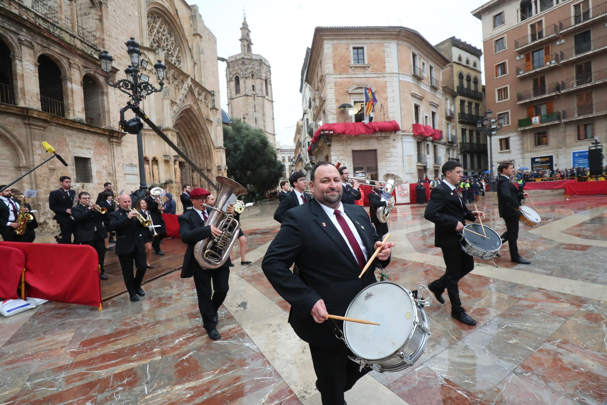 Búscate en el primer día de ofrenda por la calle de la Paz (entre las 17:00 a las 18:00 horas)