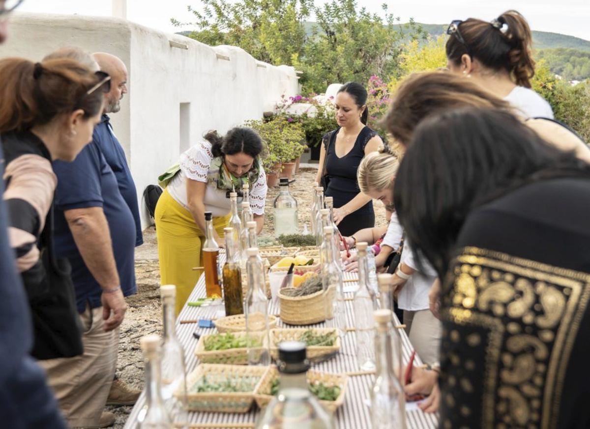 Foto de familia workshop Ibiza MICE Summit en Sa Peixateria.