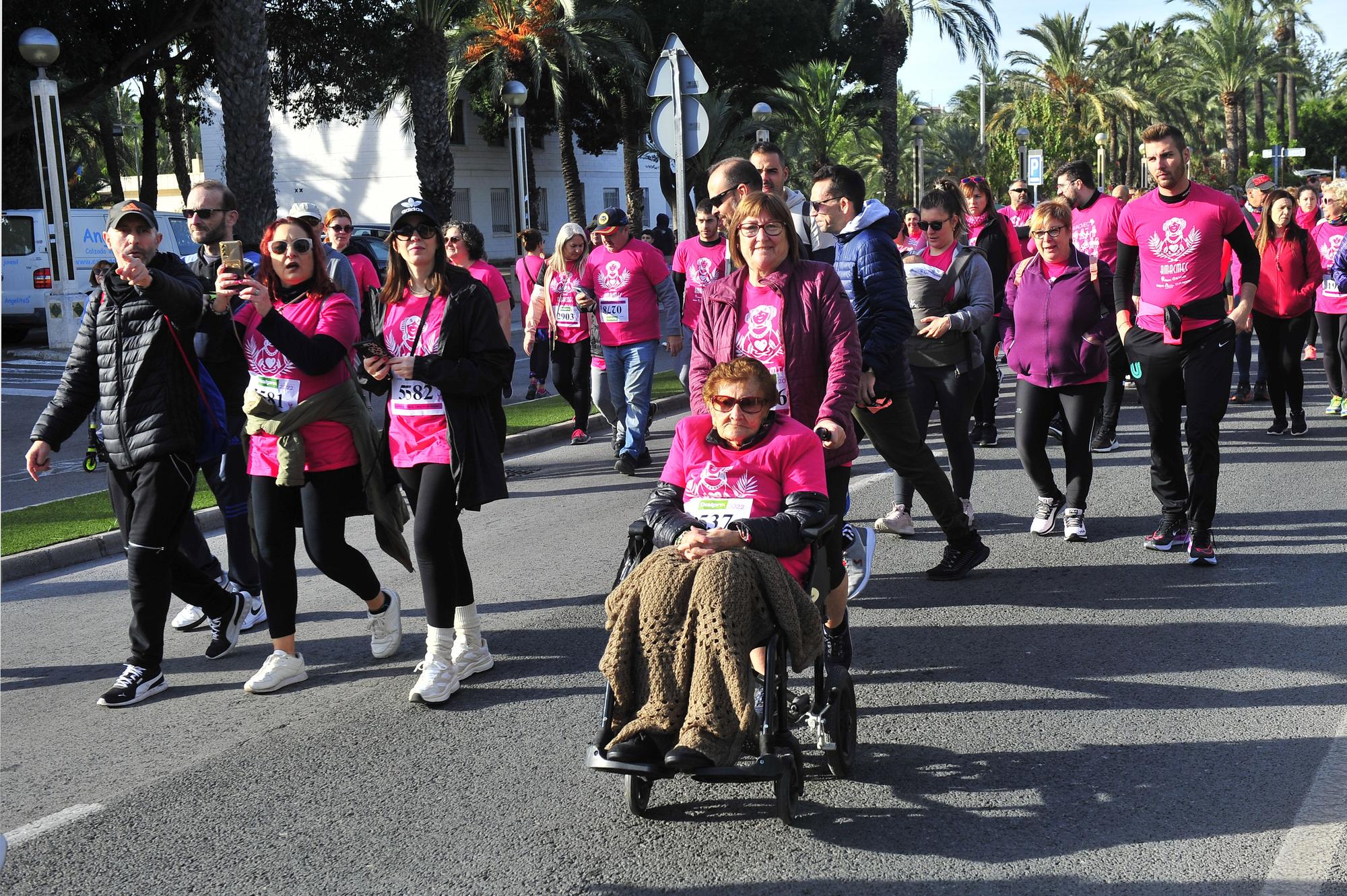 Más de 8.000 solidarios con el cáncer de mama en Elche