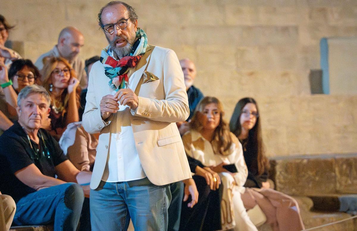 Exposición artística en el Teatro Romano, ayer por la noche.