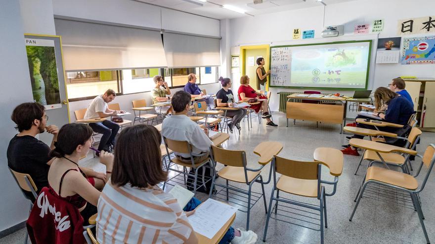 Educación defiende que solo ha hecho un &quot;ajuste&quot; del 8% de los grupos de las escuelas de idiomas