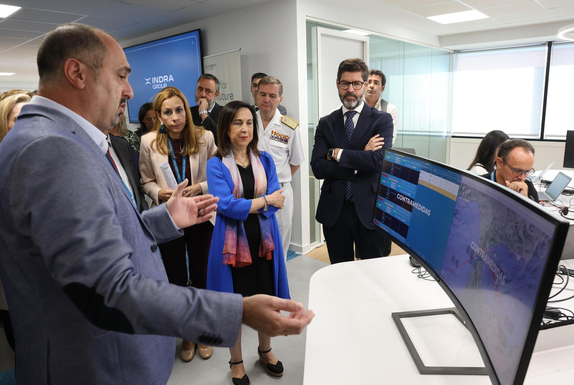 La ministra de Defensa, Margarita Robles, visita la sede de Indra en Vigo