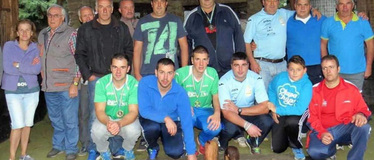 Organizadores y premiados del Campeonato de Asturias de Primera División.
