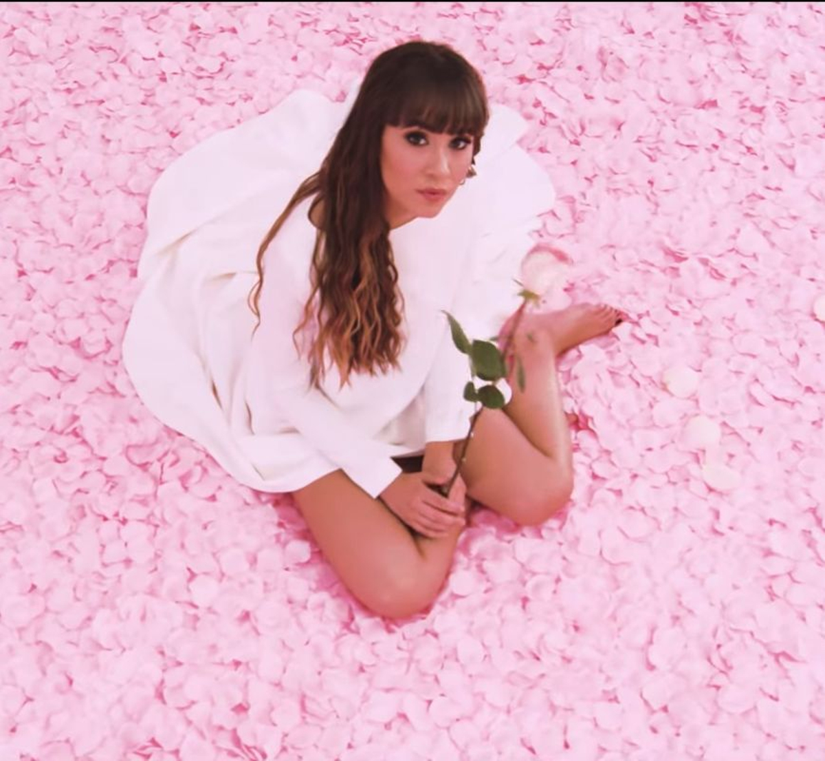 Fotograma del clip de Aitana Teléfono