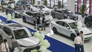 Concesionario de la marca de vehículos eléctricos BYD en Shangái.