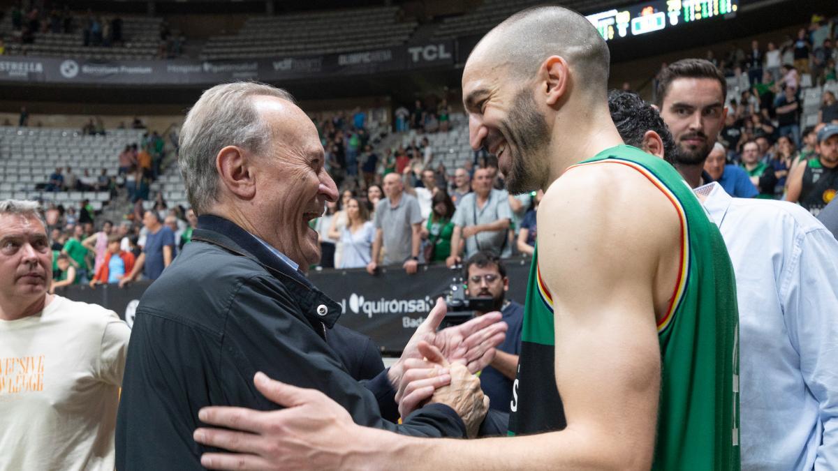 Cariñoso saludo entre Aíto García Reneses y Pau Ribas