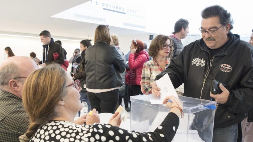 Un moment de la consulta que es va portar a terme