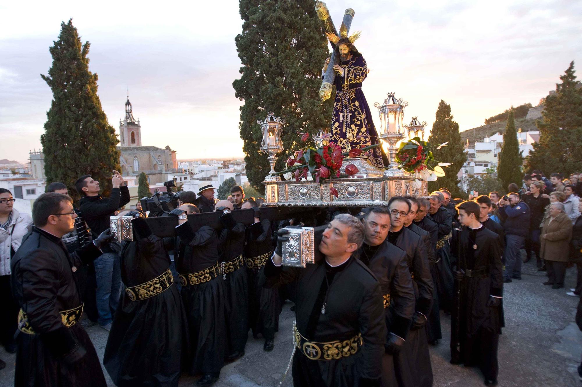 Vuelve a los últimos Viacrucis de la Semana Santa de Sagunt.