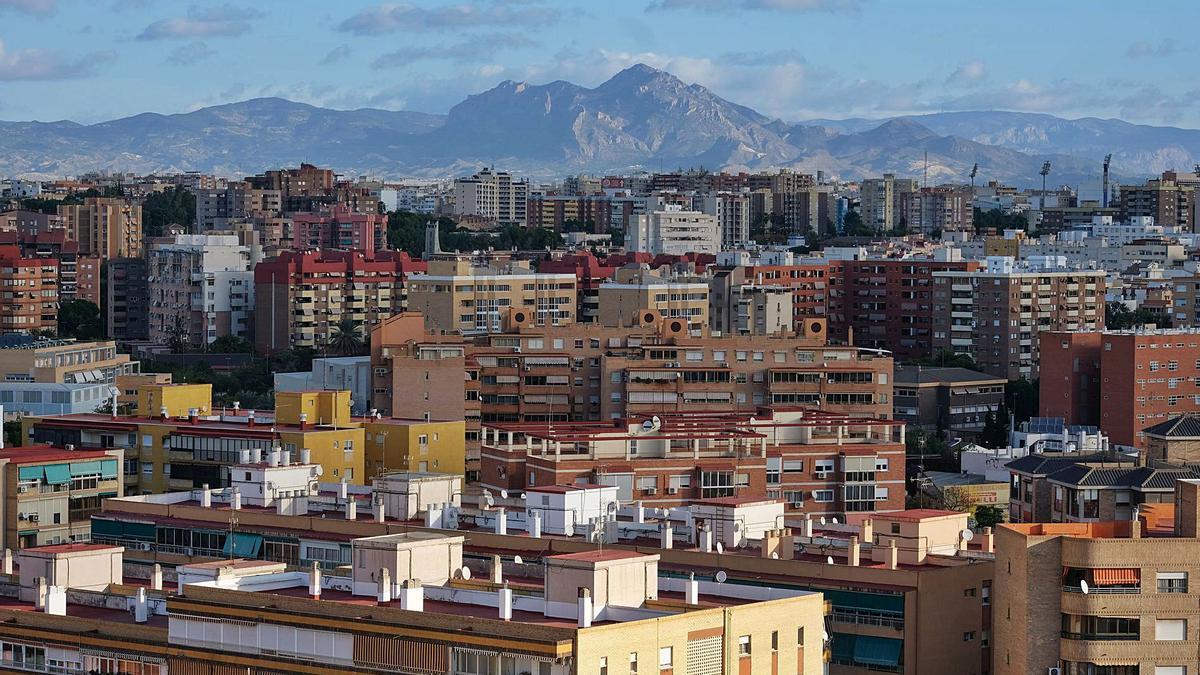 Panorámica de la ciudad de Alicante, en una imagen de archivo.