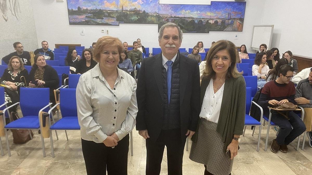 El delegado territorial de Desarrollo Educativo y FP, José Francisco Viso, y la delegada territorial de Salud y Consumo, María Jesús Botella, en las Jornadas Provinciales del Programa de Hábitos de Vida Saludable.