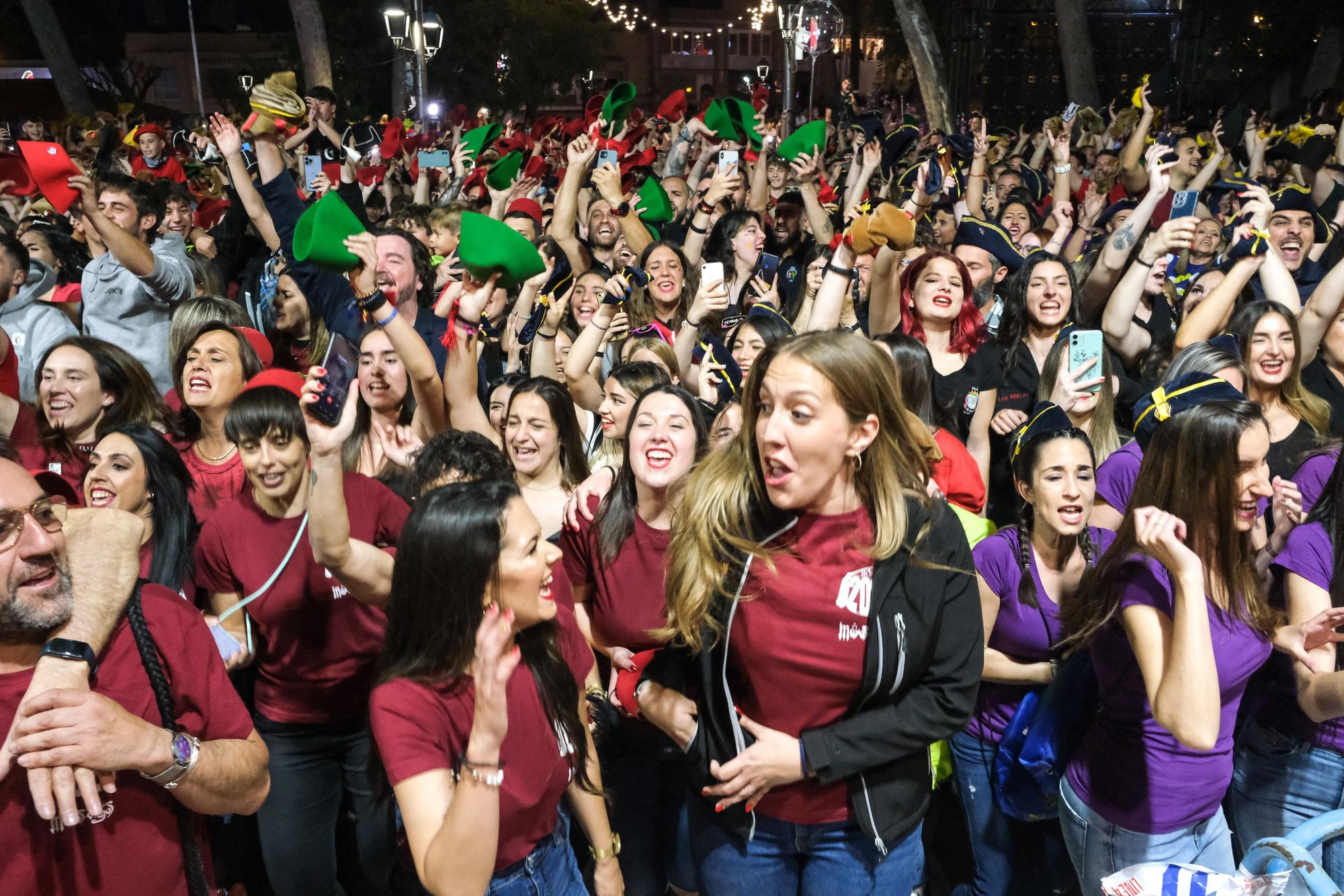 El pasodoble de la euforia abre las fiestas de Petrer