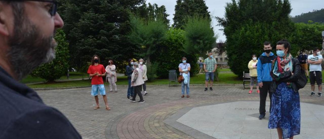 Protesta organizada el pasado  junio por las familias con alumnos en FP o Bachillerato que tienen que pagar el transporte. | A. M. S.