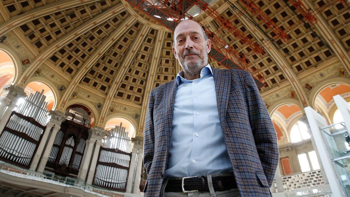 Joan Oliveras, presidente del MNAC, en la Sala Oval del Palau Nacional.