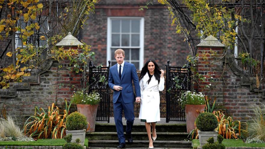 El príncipe Enrique de Inglaterra y Meghan Markle anuncian su compromiso