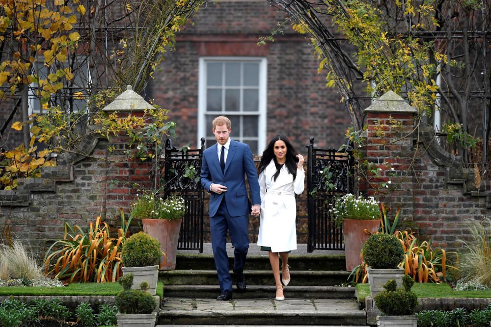 El príncipe Enrique de Inglaterra y Meghan Markle anuncian su compromiso