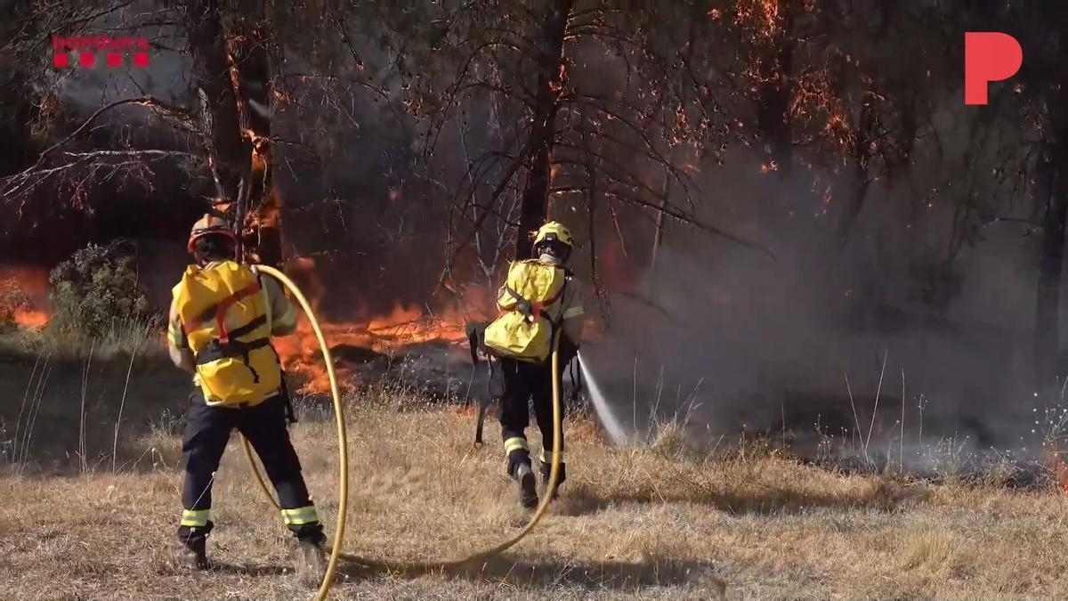 Protección Civil pide el confinamiento de 500 personas por el incendio de Aiguamúrcia